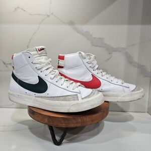 Nike Blazer Mid '77 EMB MismNike Men's White Sneakers with Red and Green Accents